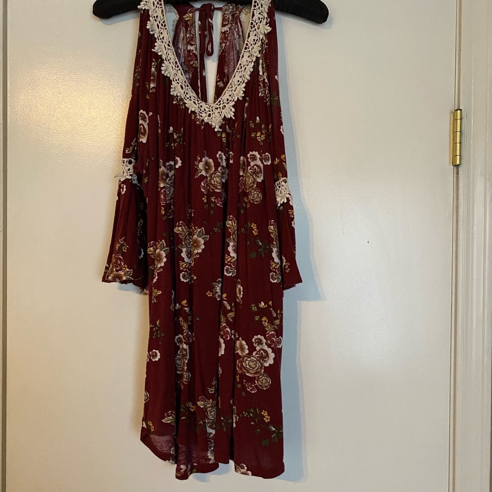 Exposed shoulder top